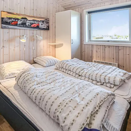 Four-bedroom In بيت للعطل