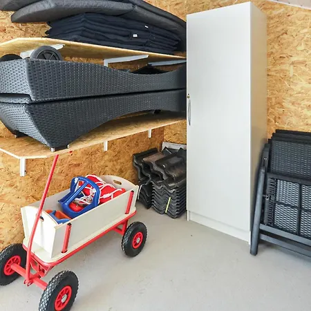 Four-bedroom In ノーポ